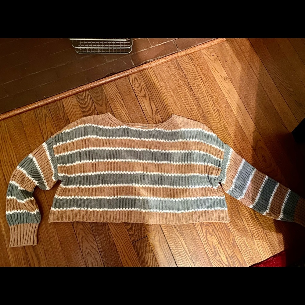 Cropped AE sweater
